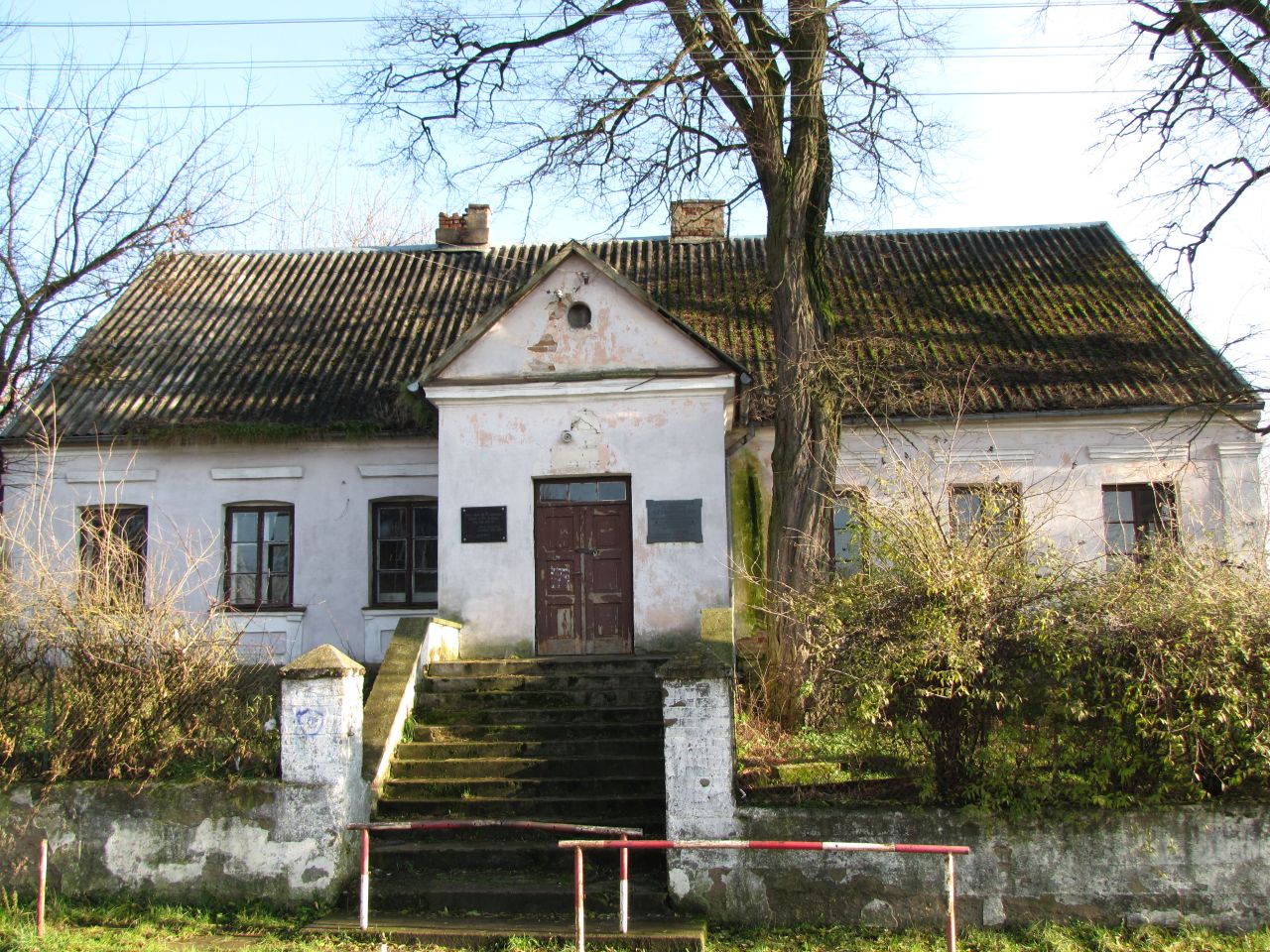 Stara szkoła w Bronowie