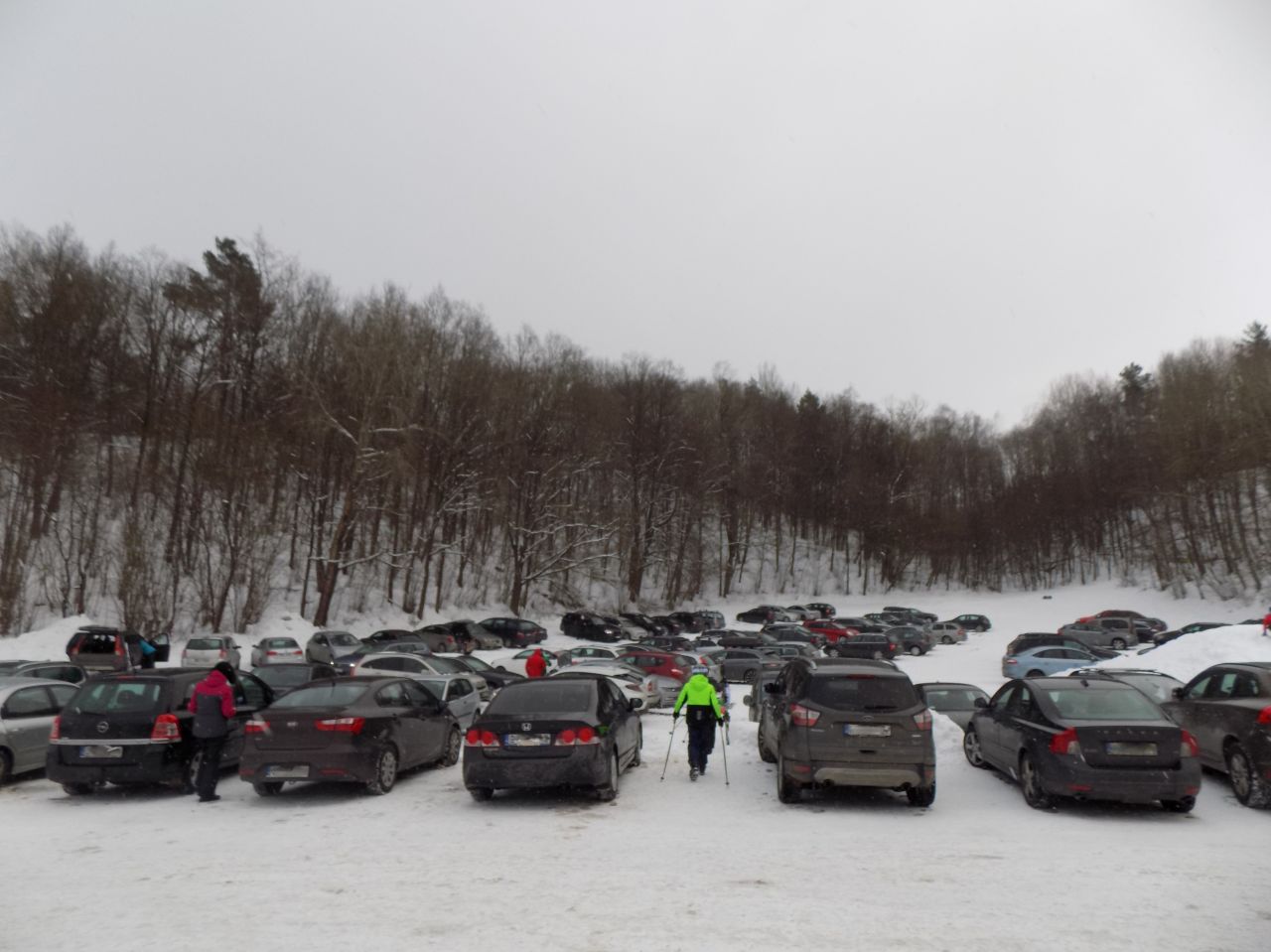 Parking przy stacji narciarskiej Rybno