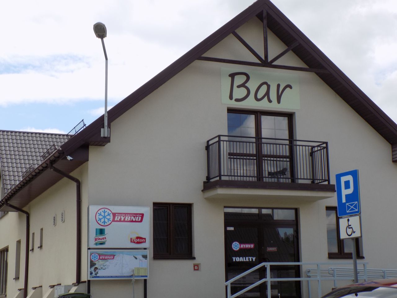 Bar na stacji narciarskiej w Rybnie